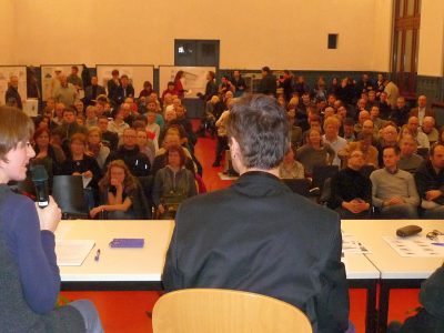 Großer Zuspruch zur Bürgerversammlung zum Baugebiet "An der Mole" am Ostkreuz, Bürger bewerten offizielle Pläne und fordern Beteiligung ein